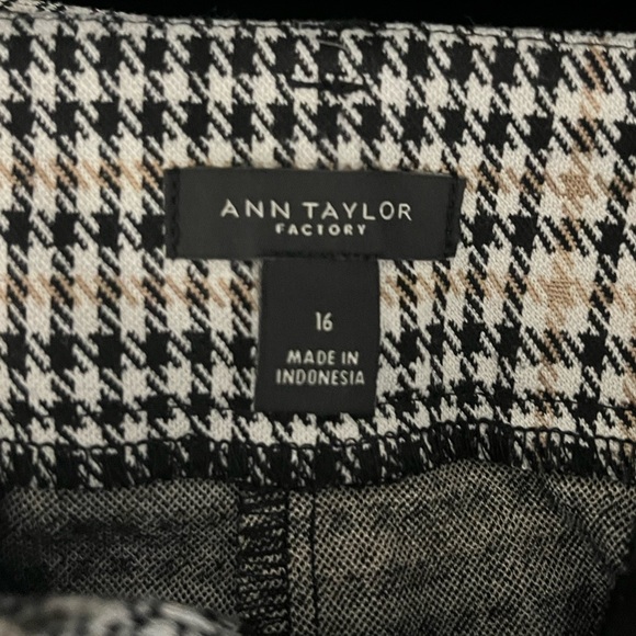 Ann Taylor, Women’s size 16 dress pants, with tie belt - Picture 5 of 6